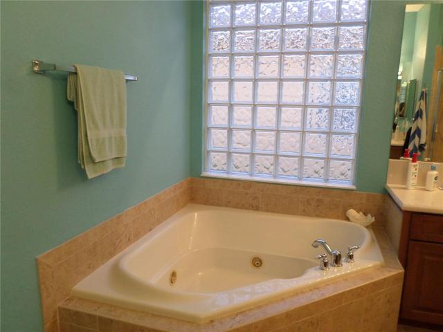 MASTER BATH JACCUZZZI