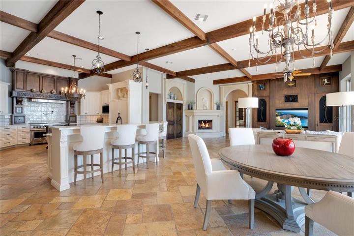 Breakfast nook off kitchen