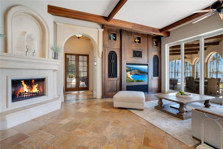 Natural Gas fireplace in family room