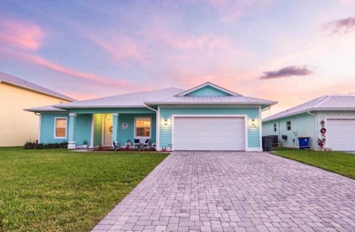 FLORIDA OASIS - STUNNING VIEWS - View of Two Car Driveway.