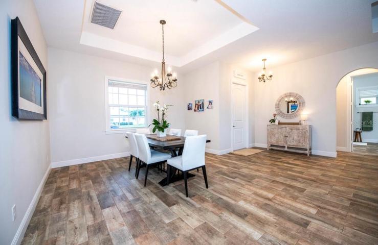 DINING / FOYER AREA