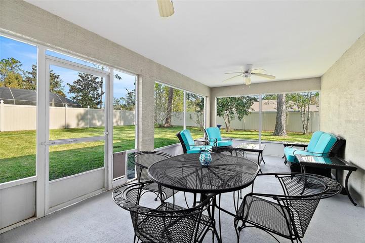 large screen porch w/pet door