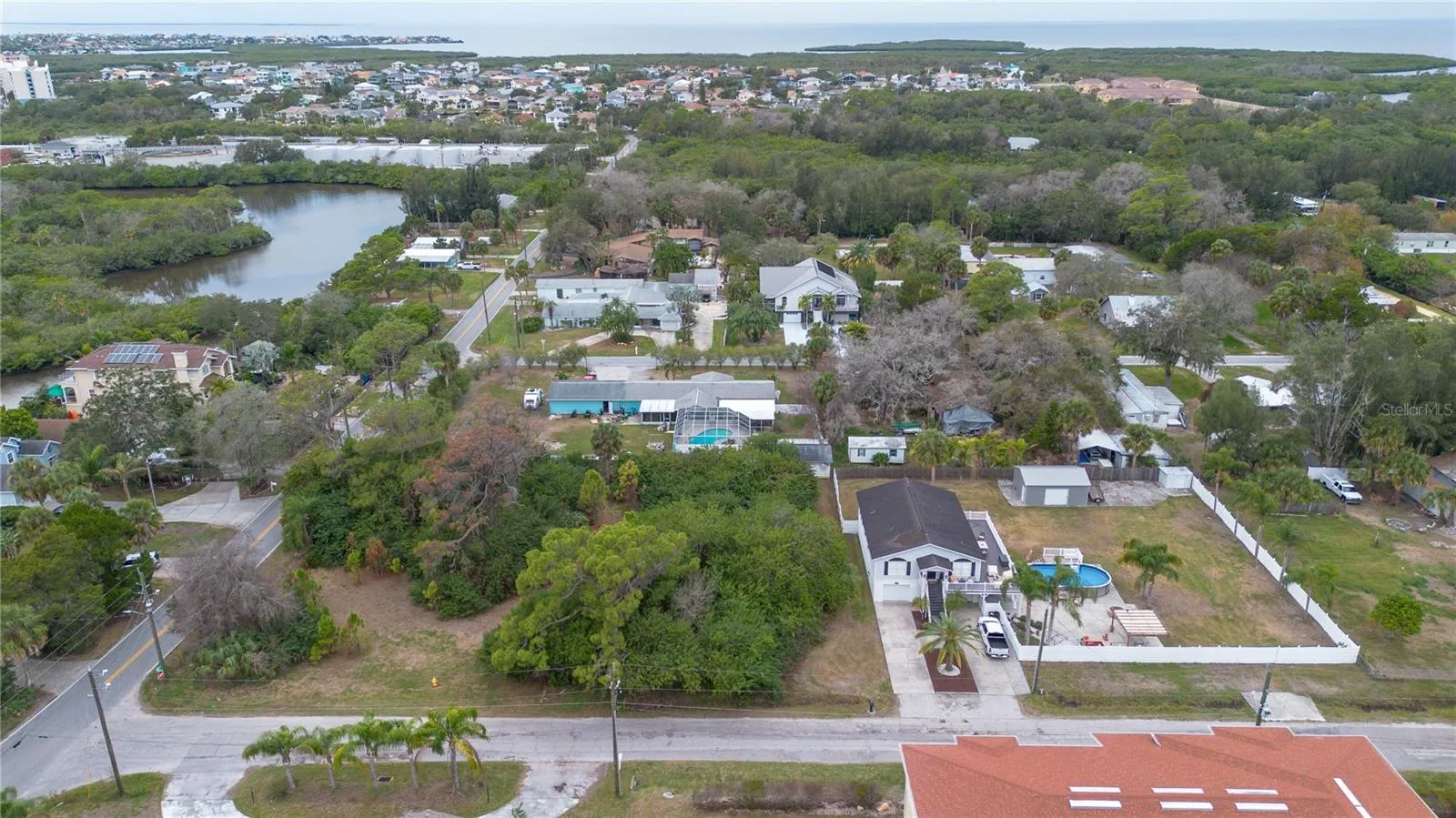 Close to nearby beaches