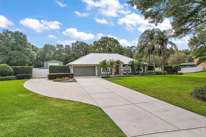 House and detached RV Garage