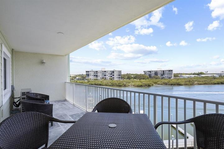 Outdoor Living and Dining
