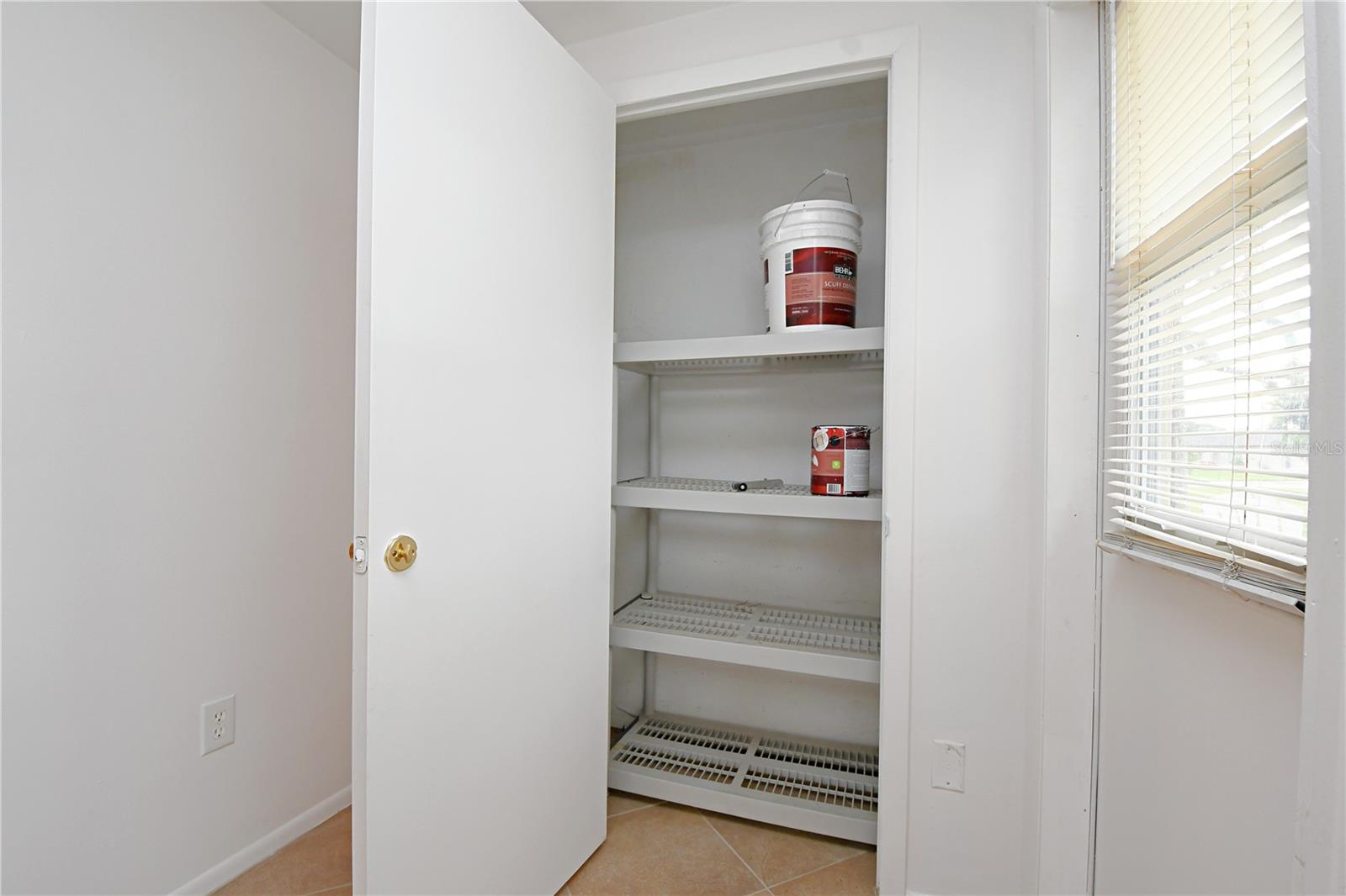 The Florida room also offers a small storage space, perfect for keeping your belongings organized.