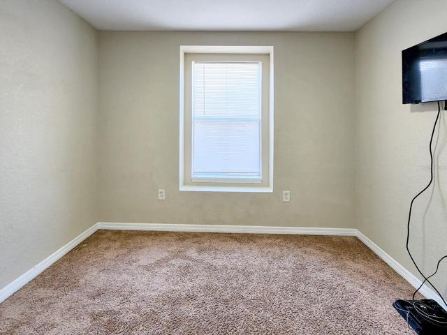 Twin bedroom #2