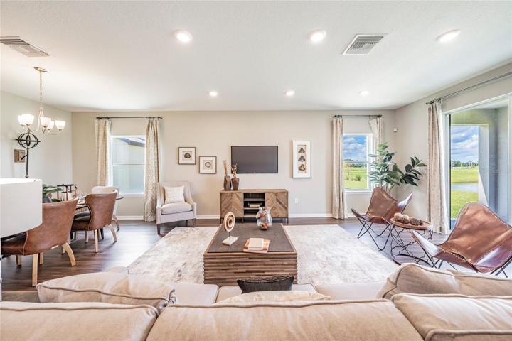 DINING ROOM/LIVING ROOM