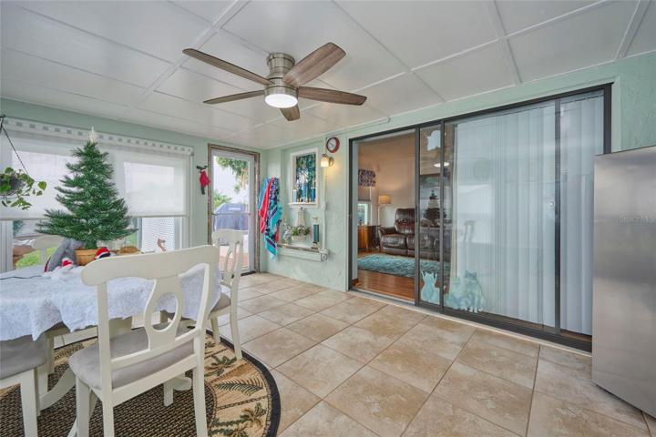 Reverse view of Florida room