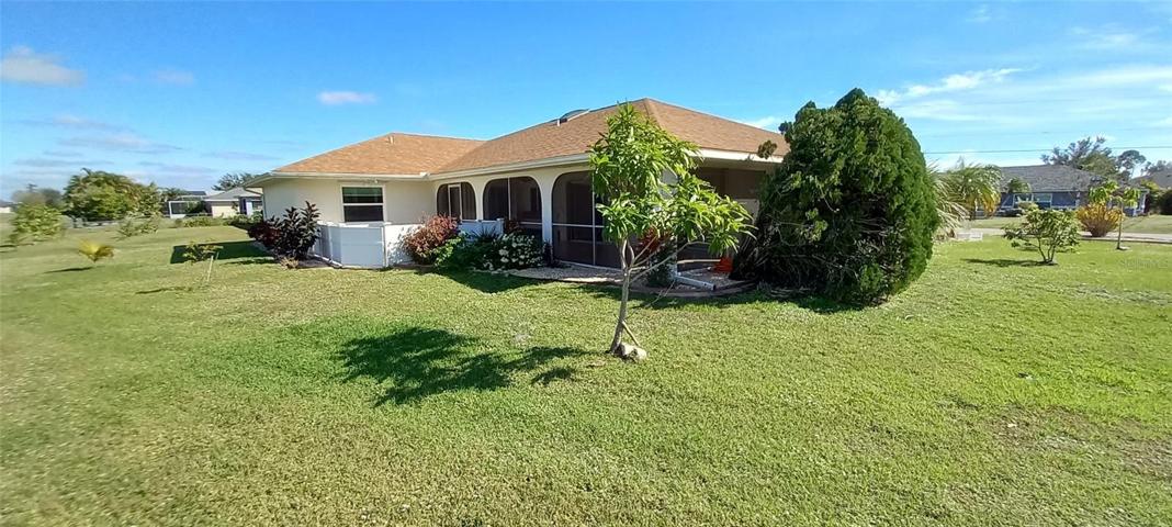 Huge yard with over 12,000sf of land