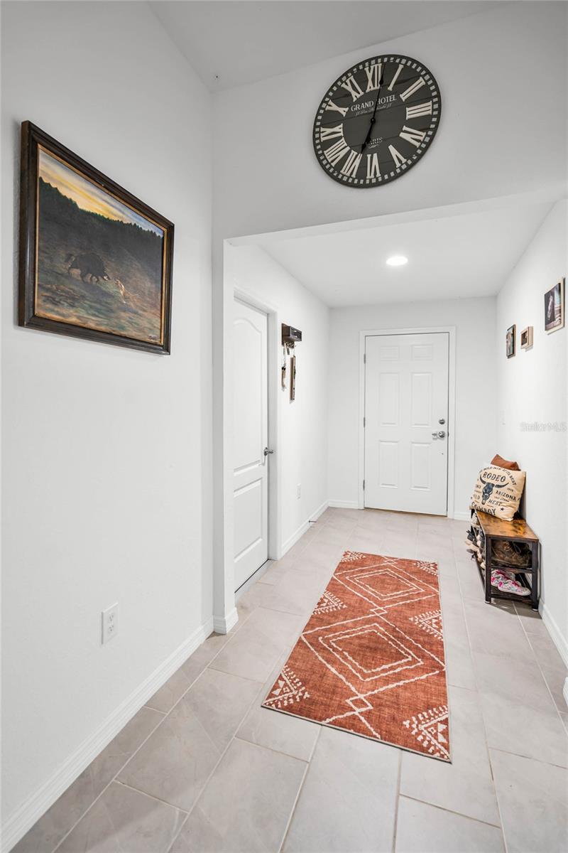 Foyer features Tile Flooring
