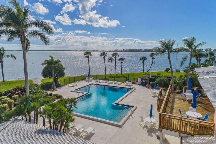 The ICW-side pool,