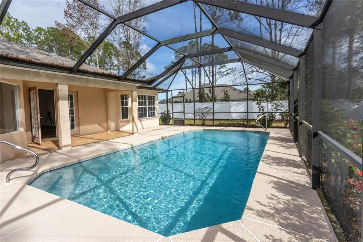 Spacious lanai, great for entertaining.