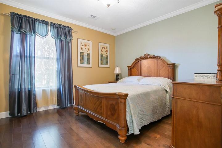 Downstairs 2nd bedroom.