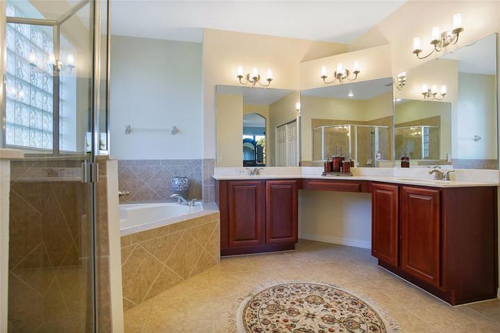 Large Main Bathroom with separate shower and tub.