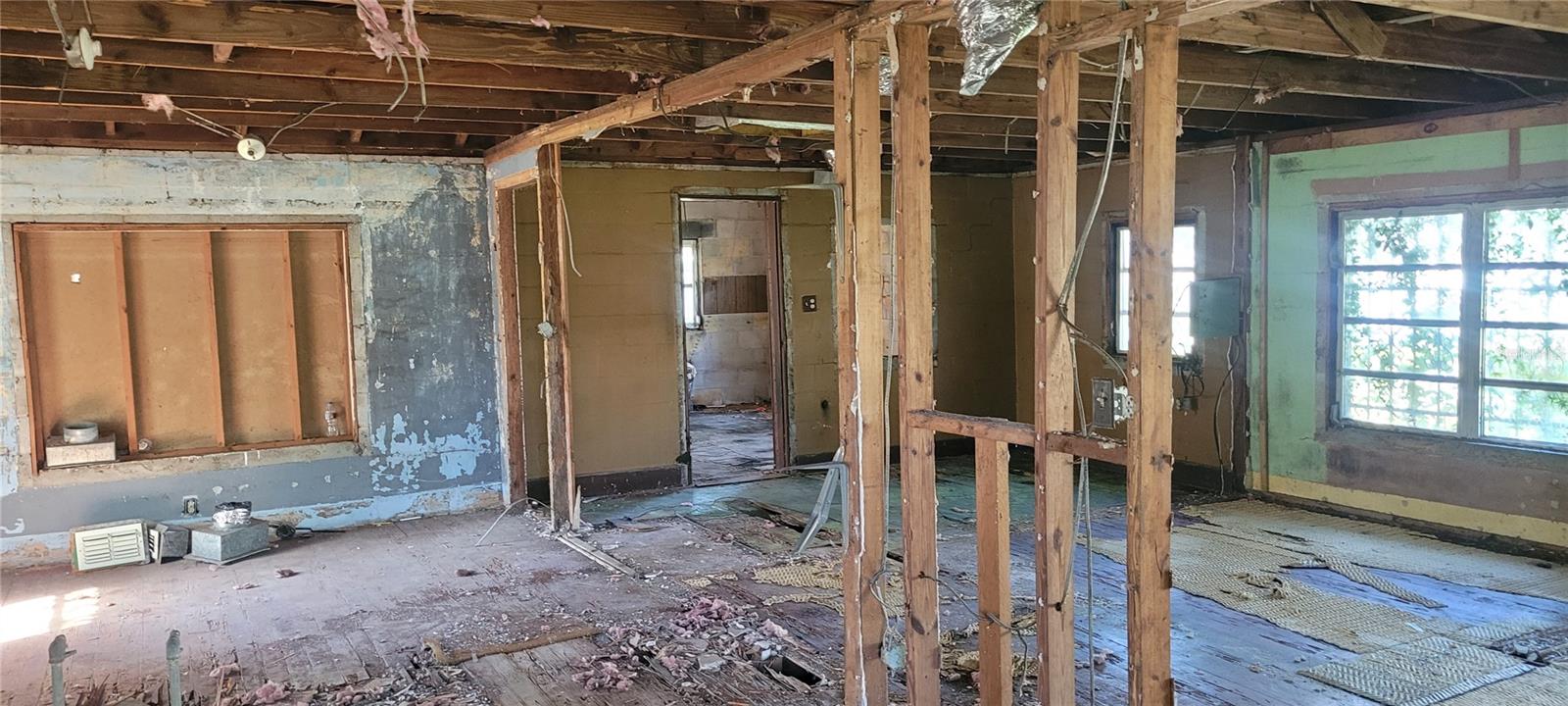 Lakeland, Florida 33811, 3 Bedrooms Bedrooms, 0 ,1 BathroomBathrooms,Residential,For Sale,LILY,0,U8223916
