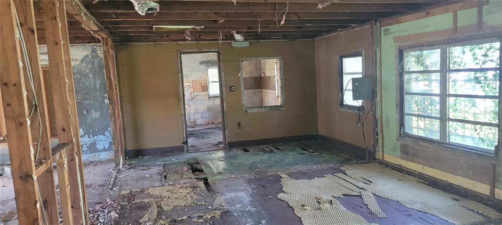 Lakeland, Florida 33811, 3 Bedrooms Bedrooms, 0 ,1 BathroomBathrooms,Residential,For Sale,LILY,0,U8223916