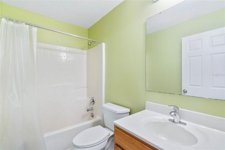 Ensuite bath for bedroom 2