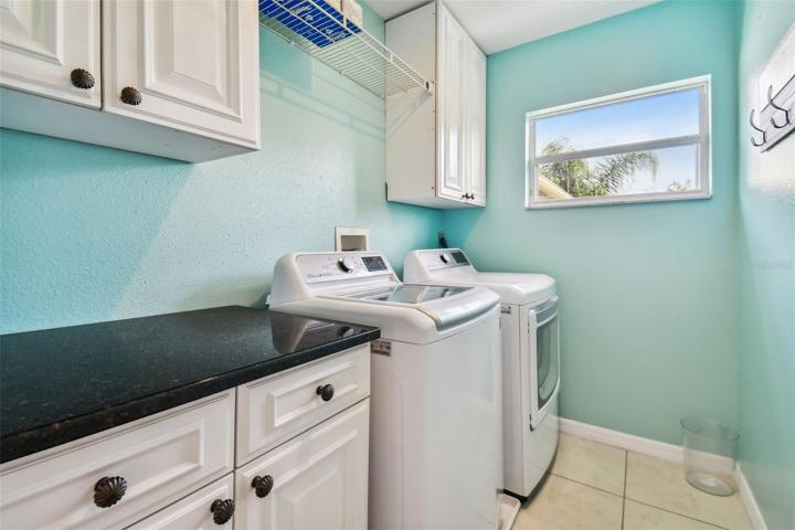Laundry Upstairs - Newer Washer and Dryer!