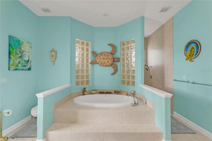 TUB AND SHOWER BEHIND WITH MULTIPLE SHOWER HEADS
