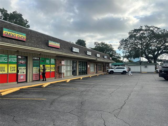 STRIP CENTER