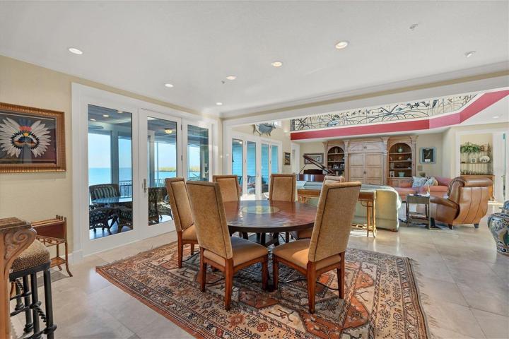 Dining Room with Screened Lanai!