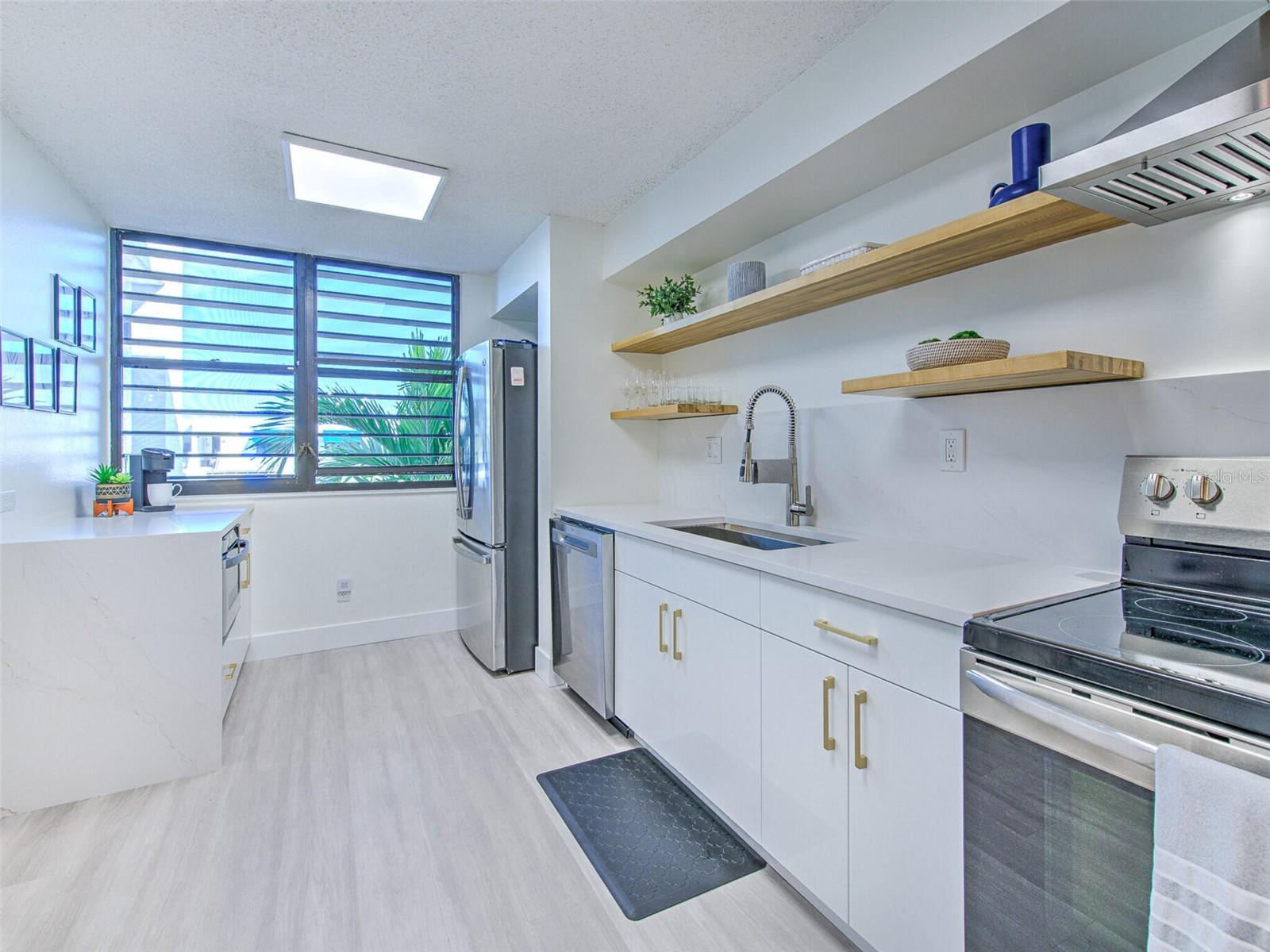 Longboat Key, Florida 34228, 2 Bedrooms Bedrooms, 0 ,2 BathroomsBathrooms,Residential Lease,For Rent,BAYPORT,0,T3492091