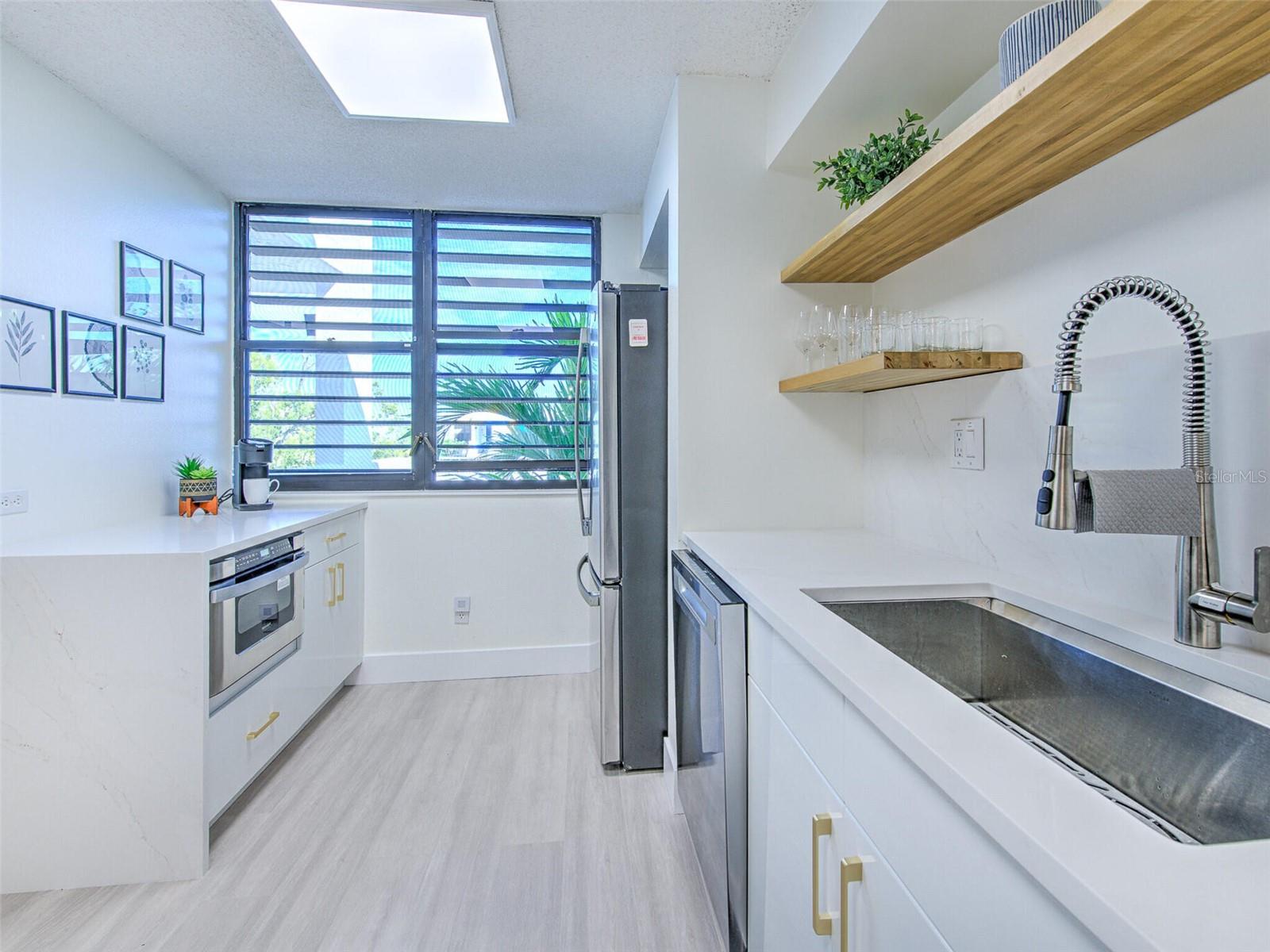 Longboat Key, Florida 34228, 2 Bedrooms Bedrooms, 0 ,2 BathroomsBathrooms,Residential Lease,For Rent,BAYPORT,0,T3492091