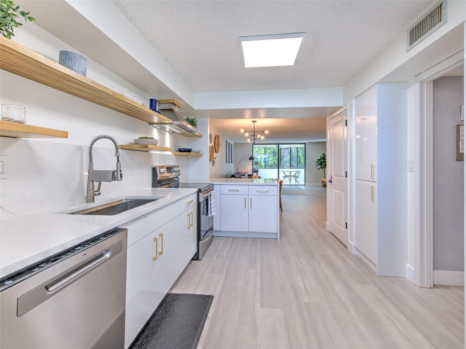 Longboat Key, Florida 34228, 2 Bedrooms Bedrooms, 0 ,2 BathroomsBathrooms,Residential Lease,For Rent,BAYPORT,0,T3492091
