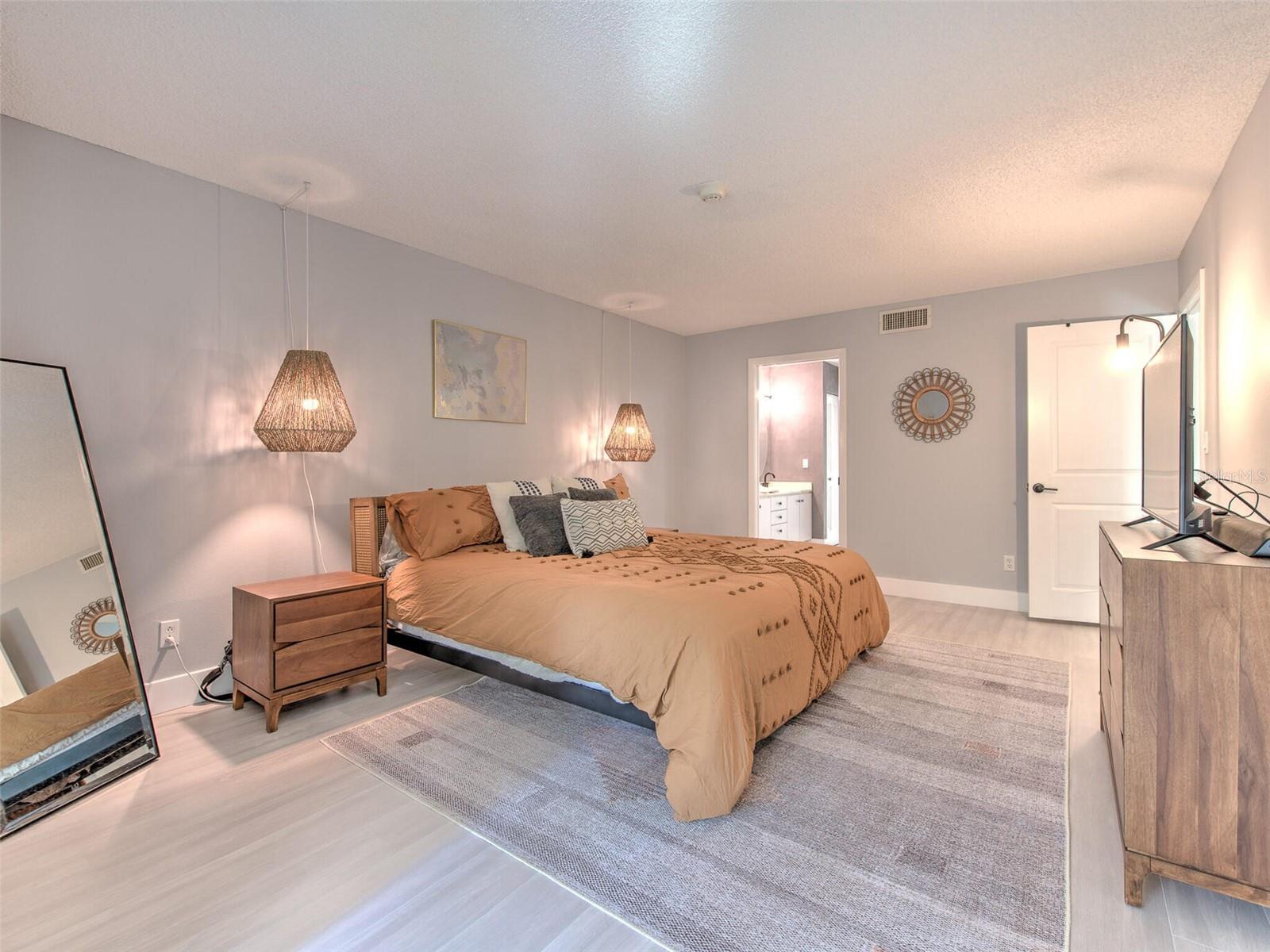 Longboat Key, Florida 34228, 2 Bedrooms Bedrooms, 0 ,2 BathroomsBathrooms,Residential Lease,For Rent,BAYPORT,0,T3492091