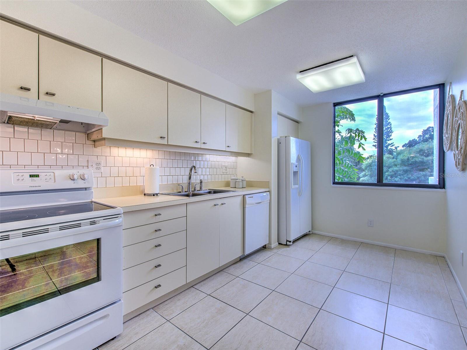 Longboat Key, Florida 34228, 2 Bedrooms Bedrooms, 0 ,2 BathroomsBathrooms,Residential Lease,For Rent,BAYPORT,0,T3492099