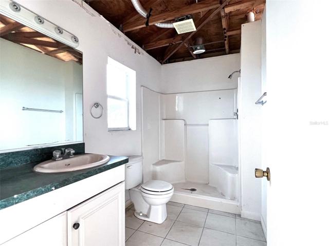 Full bath in master bedroom