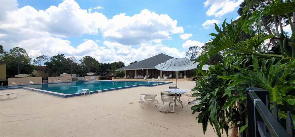 COMMUNITY AMENITIES: Huge community pool area