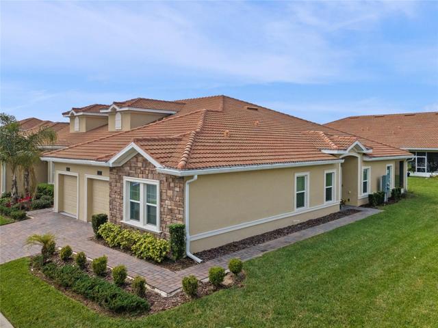 Gorgeous End Unit Villa that is sited in Champions Gate
