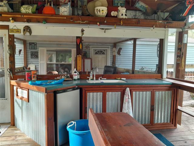 Outside Bar