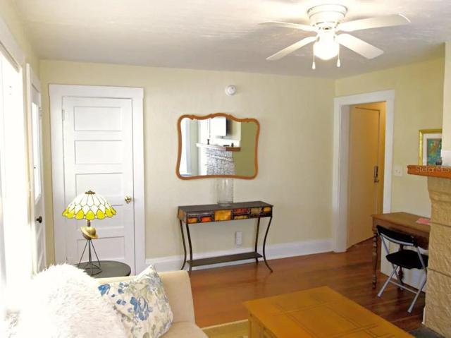 Apartment 1 foyer