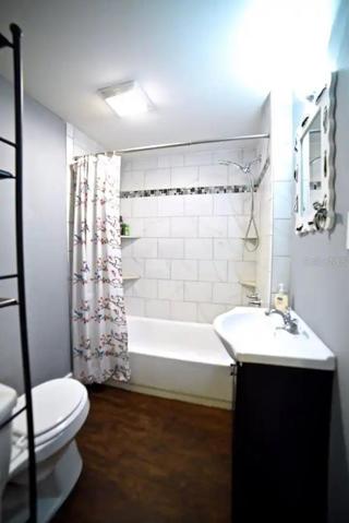 Apartment 3 bathroom