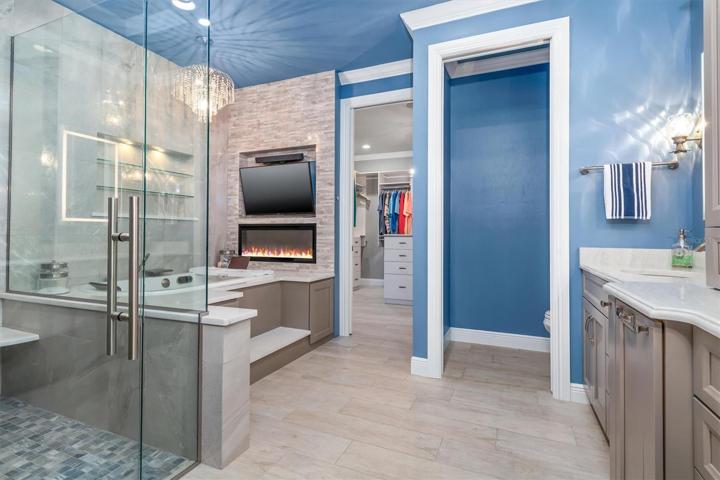 Luxurious primary bath