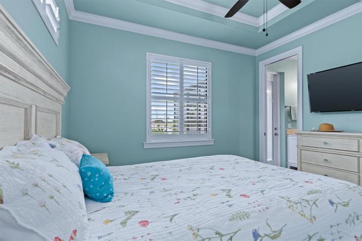 Guest room with own en-suite that leads to pool.