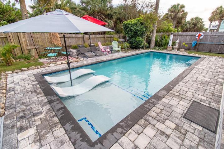 pool sundeck
