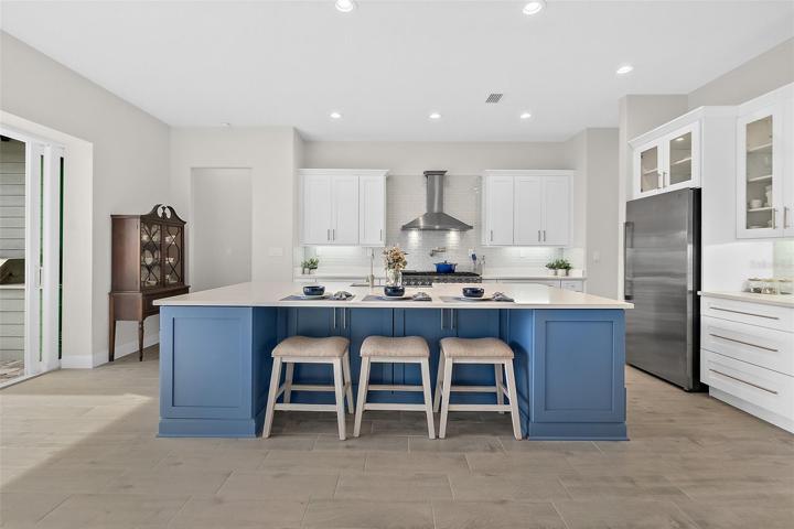Large Quartz Island & Breakfast Bar