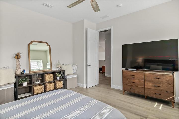 Large Room w/Volume Ceilings