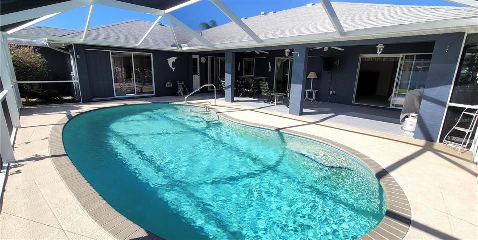 Screened pool enclosure