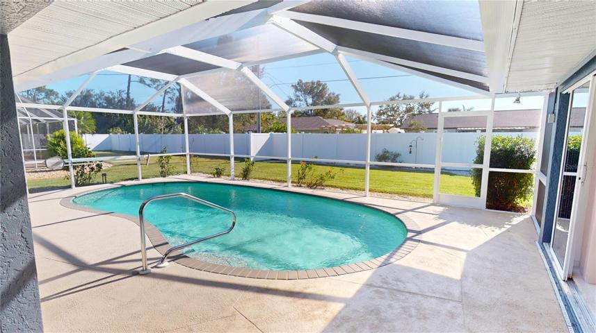 Screened pool enclosure