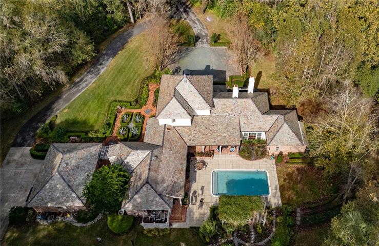 A larger look at the whole home.