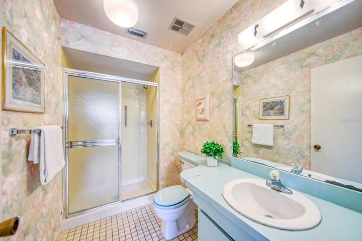 Bathroom convenient to family room, dining room & kitchen~