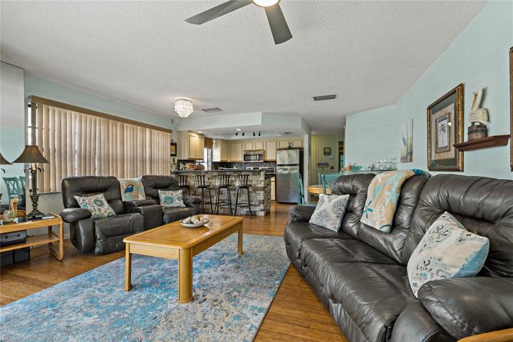 FULLY-FURNISHED BEACH CONDO!