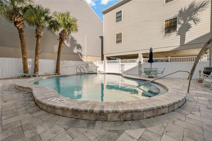 PRIVATE HEATED COMMUNITY POOL!