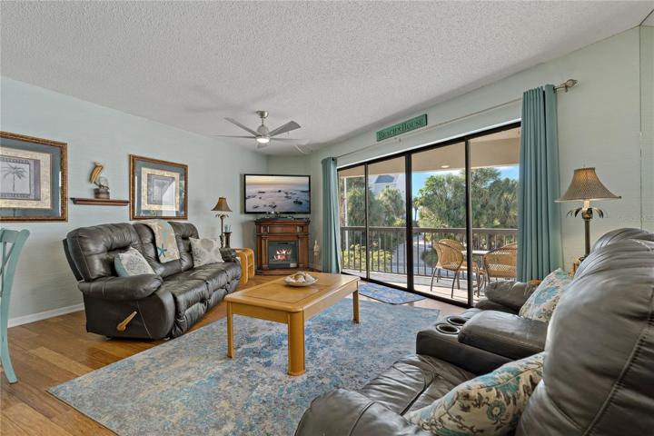 SPACIOUS FAMILY ROOM!