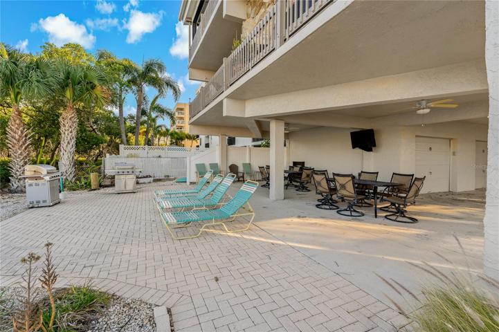 COVERED COMMON AREA WITH LOUNGE CHAIRS, COMMUNITY GRILLS & A TV OVERLOOKING THE INTRACOASTAL WATERWAY!